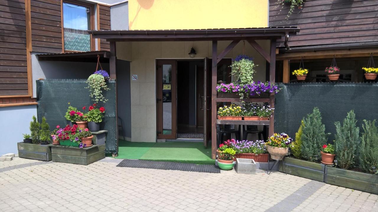 Pokoje Goscinne Jaga Kielce Buitenkant foto