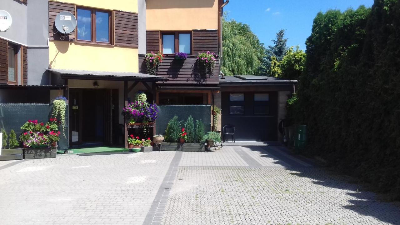 Pokoje Goscinne Jaga Kielce Buitenkant foto