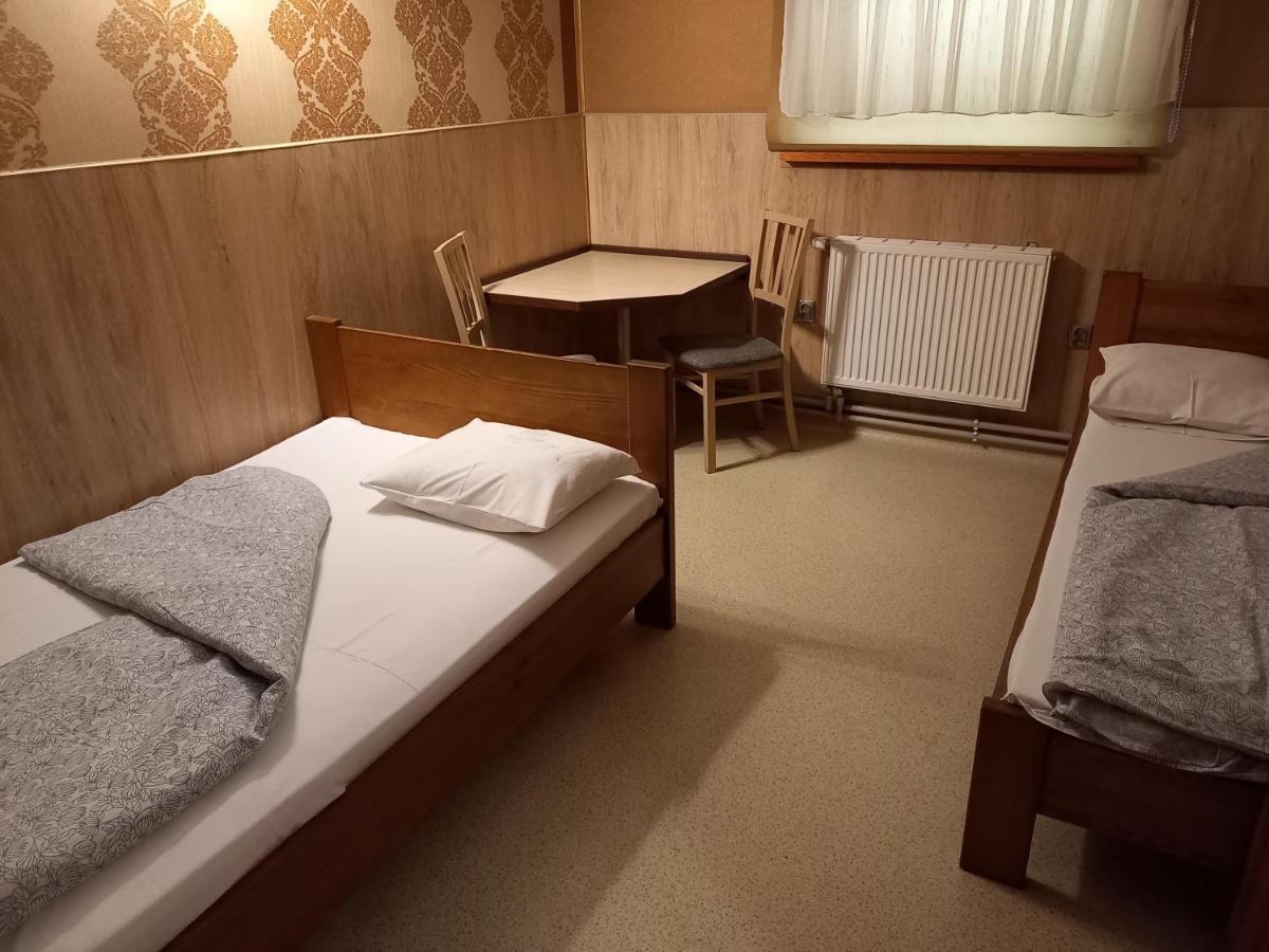Pokoje Goscinne Jaga Kielce Buitenkant foto