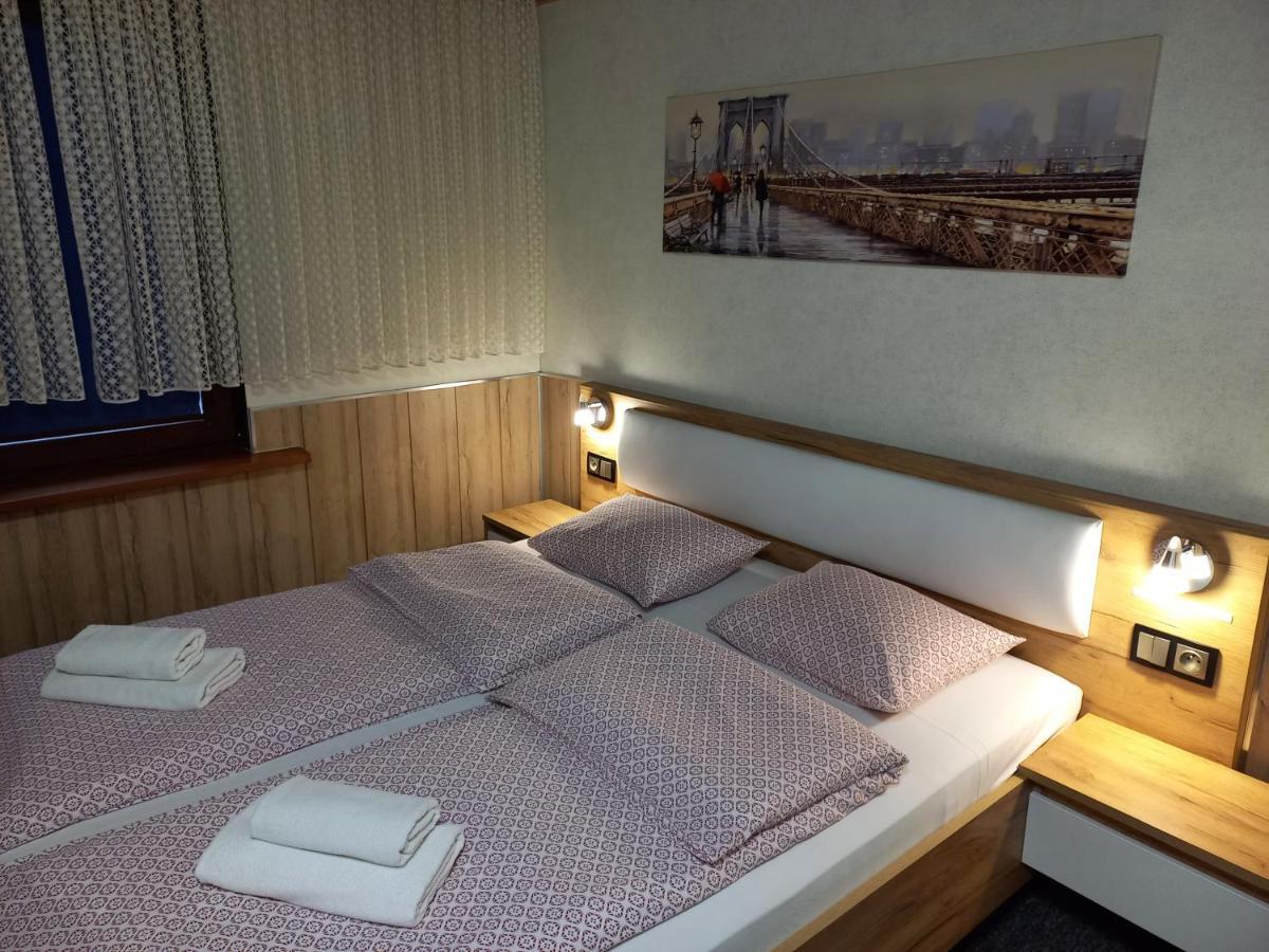 Pokoje Goscinne Jaga Kielce Buitenkant foto