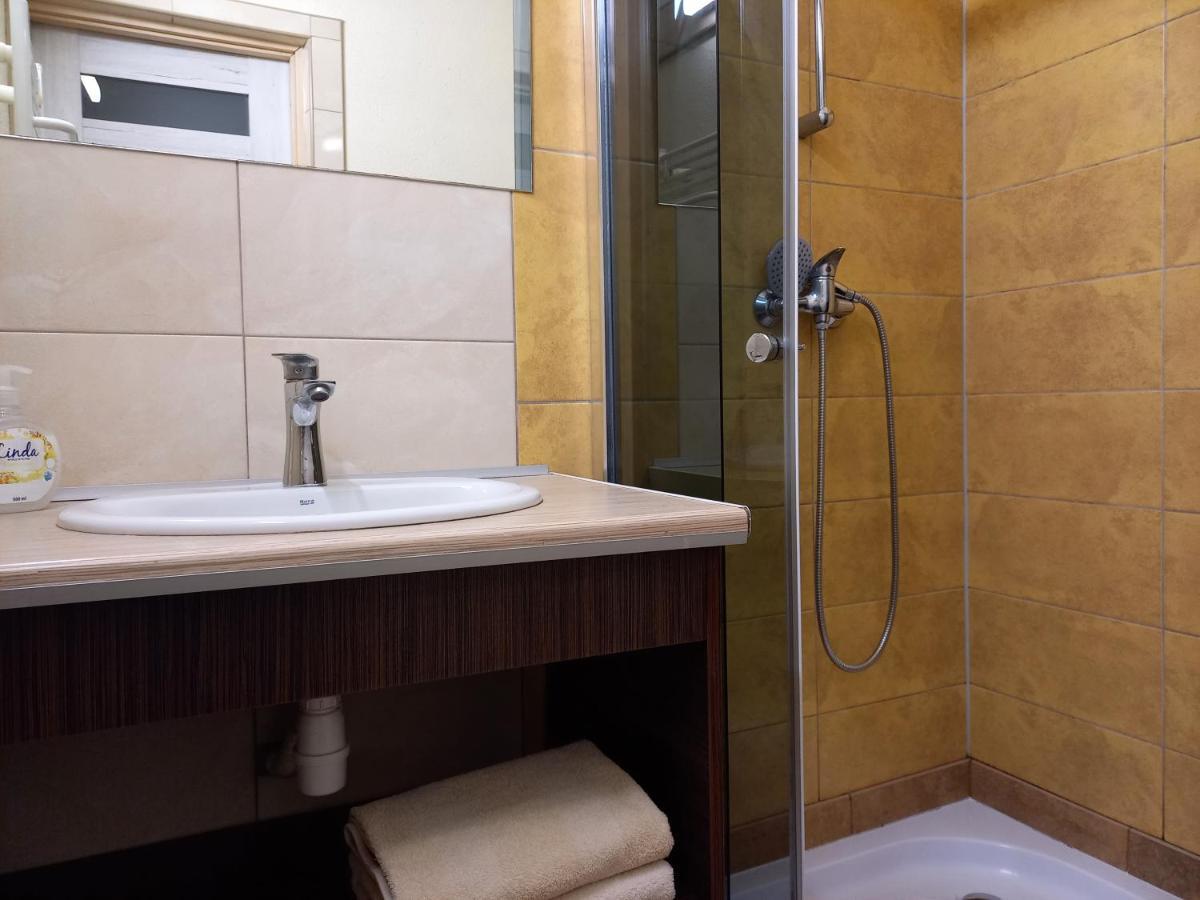 Pokoje Goscinne Jaga Kielce Buitenkant foto