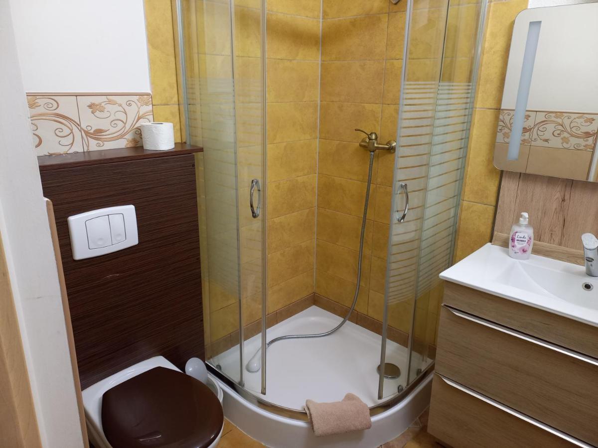 Pokoje Goscinne Jaga Kielce Buitenkant foto
