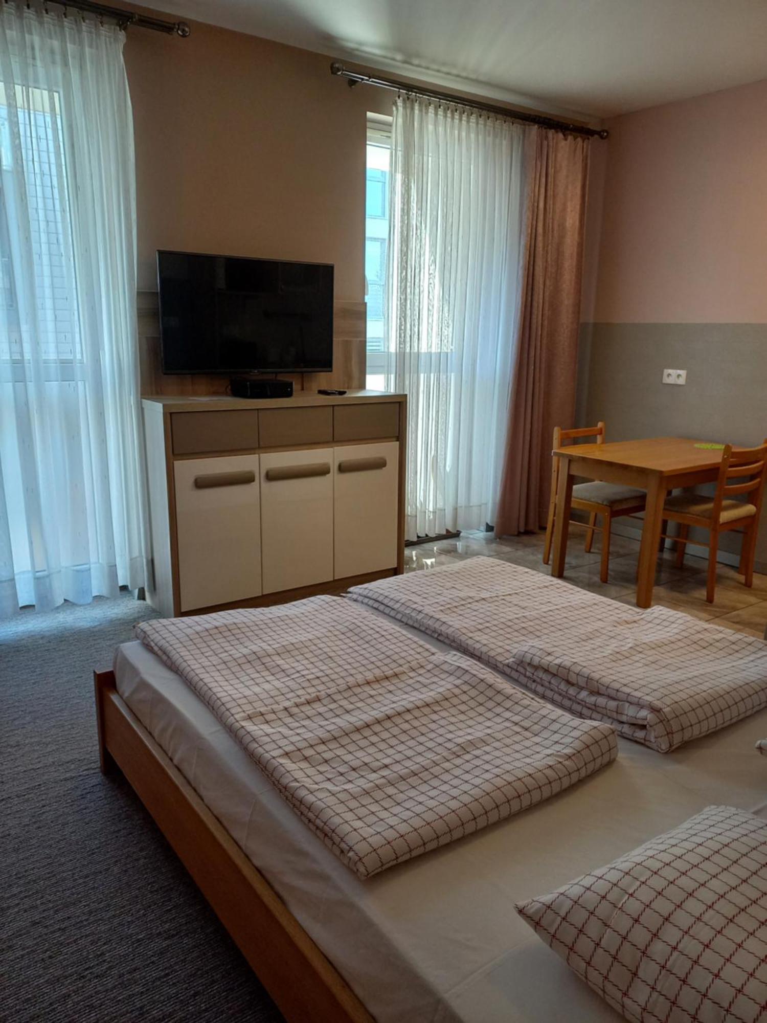 Pokoje Goscinne Jaga Kielce Buitenkant foto